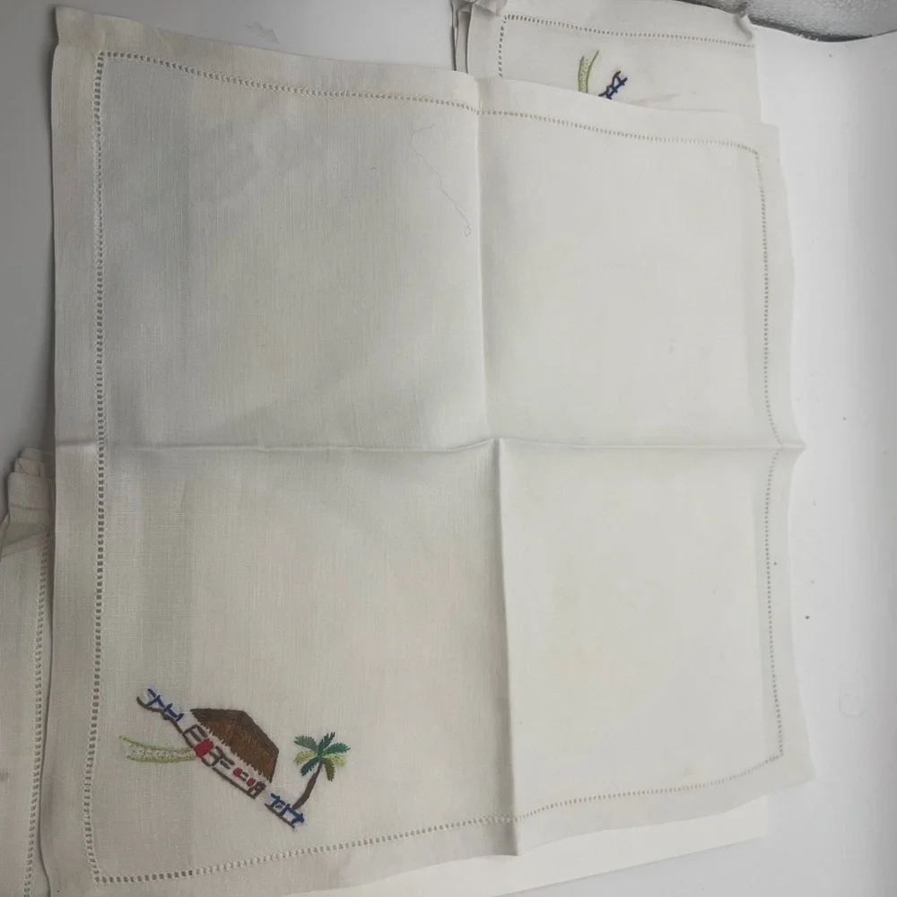 Vintage 50’s or 60’s Tropical Embroidered linen Napkins and 35” Table cloth